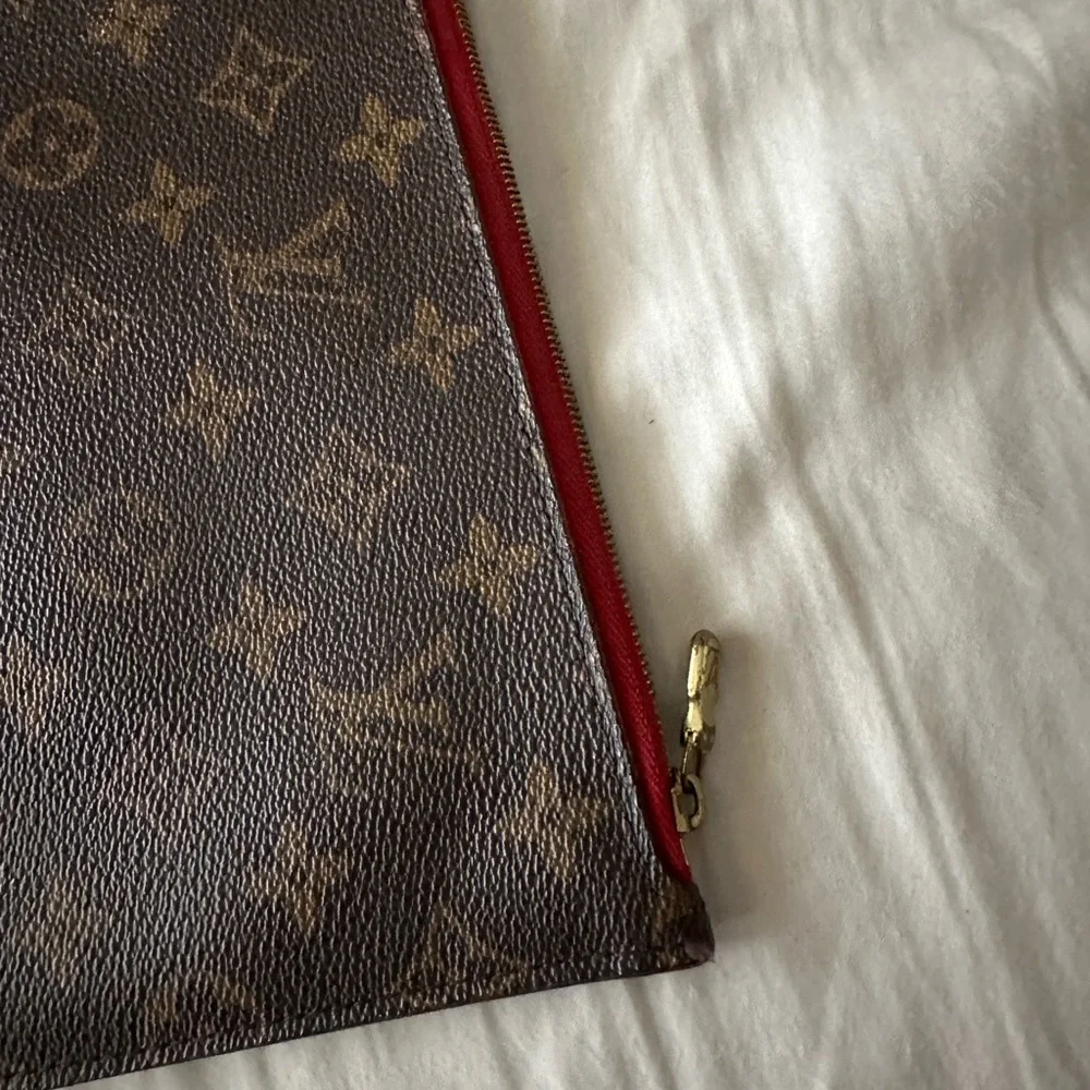 Authentic Louis Vuitton Monogram Neverfull Pouchette - Picture 6 of 9